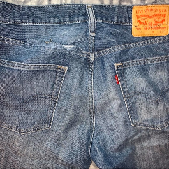 Men’s Levi Jeans - Picture 4 of 10